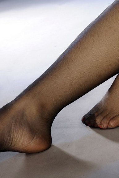 宋慧乔与好友相聚庆祝生日 晒合影心情超级好:杏彩体育中国(图2) 杏彩体育中国